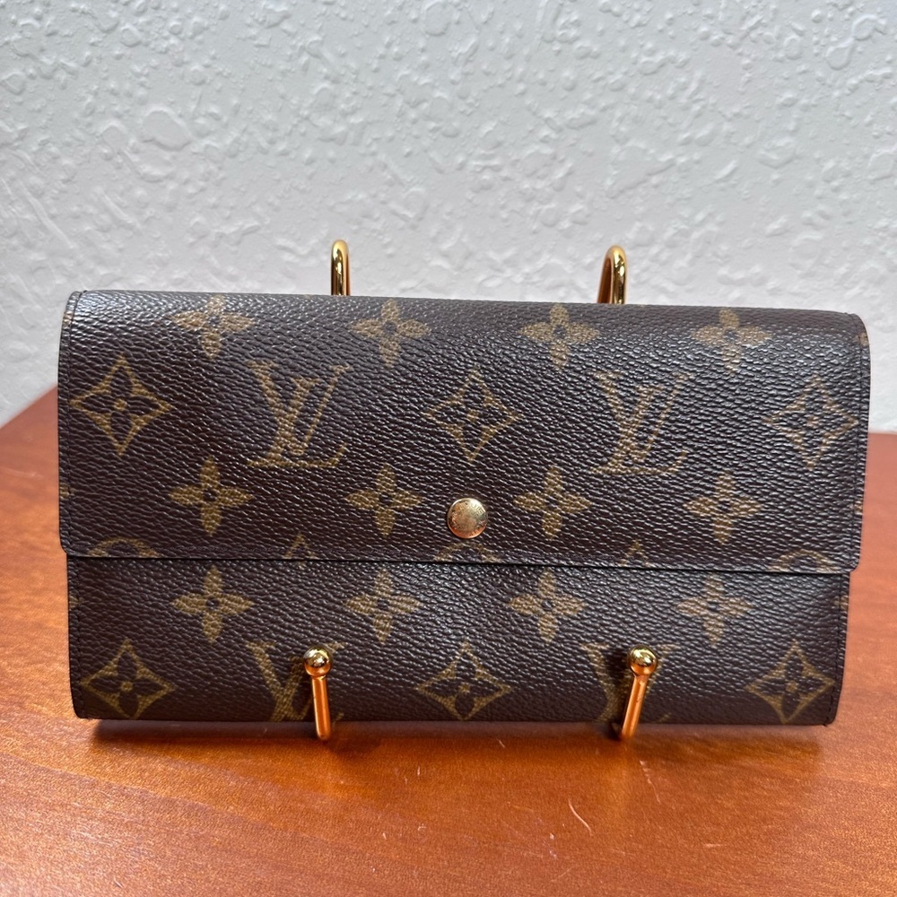Auth Louis Vuitton Monogram Pochette
Porte Monnaie Credit TH0093 - Picture 2 of 16